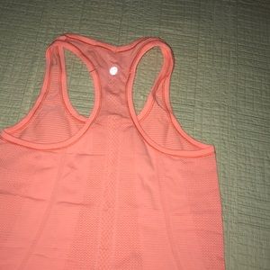 Lululemon t shirt